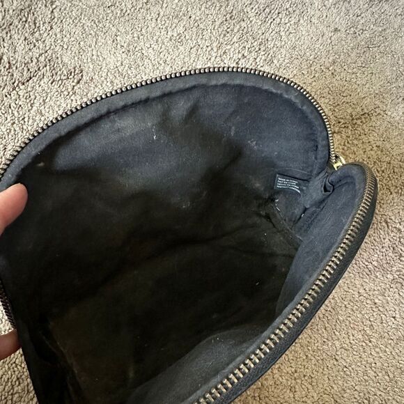 Victoria’s Secret Red Quilted Makeup Cosmetic Travel Bag - Picture 8 of 9